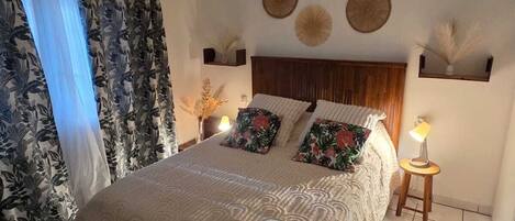 Iron/ironing board, WiFi, bed sheets