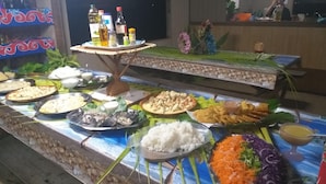 A buffet with various dishes and condiments. - Tetamanu Village (Fakarava)