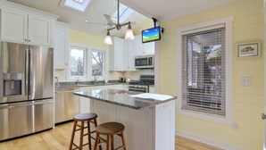 Unclassified image, 3 of 32, button - 15 Pelican Bay by Avantstay Close to Beach and Pool! (Isle of Palms)