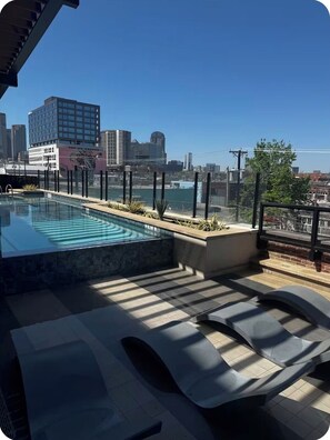 Pool - Velvet Nights Dallas/ 90s Vibe Luxury Apartment in Deep Ellum! WORLD CUP READY (Dallas)