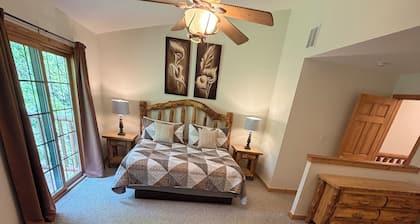 NEW! The Happy Traveler 2.0 - Cabin at Starved Rock