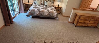 NEW! The Happy Traveler 2.0 - Cabin at Starved Rock