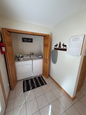 Interior - NEW! The Happy Traveler 2.0 - Cabin at Starved Rock (North Utica)