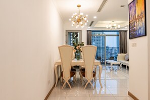 บิสซิเนสอพาร์ทเมนท์, 2 ห้องนอน, ระเบียง, วิวเมือง | ภายใน