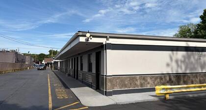 Midway Motel