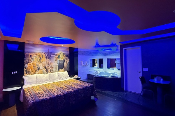 Deluxe Single Room | Desk, WiFi (free)