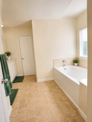 Bathroom - Lovely 4-bedroom house with AC in fantastic Humble neighborhood (Humble)