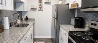 Luxury 1-BR Retreat– 2 Minutes from Indy 500 track