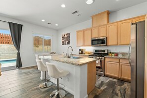 Private kitchen - Desert Fun Retreat with Mini Golf Pool & Hot Tub
New Listing Enjoy special price (Desert Hot Springs)