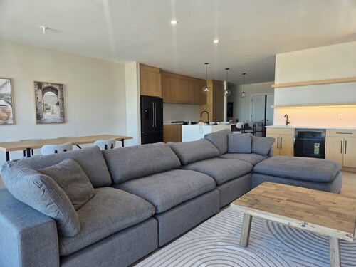 Scoots Beach Shack Beachfront Condo 5BR
