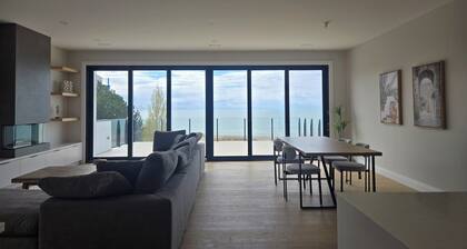 Scoots Beach Shack Beachfront Condo 5BR