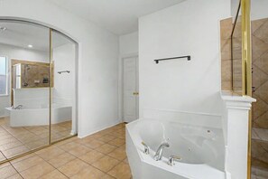Dusche, Whirlpool, Haartrockner