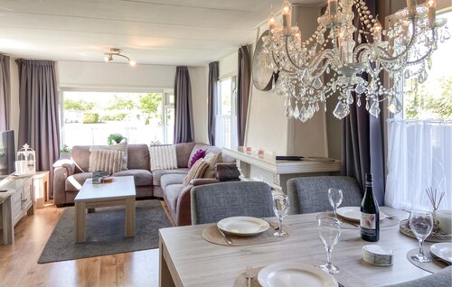 2 bedroom amazing (sta)caravan in Westergeast