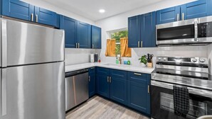 Private kitchen - SMV Modern Luna Duplex in Murry Hill (Jacksonville)