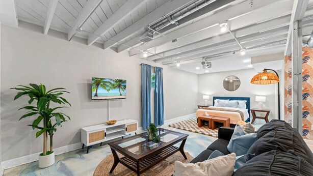 Living area - SMV Modern Luna Duplex in Murry Hill (Jacksonville)