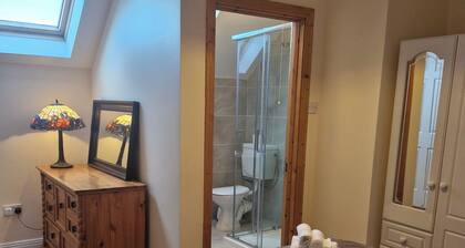 Townhouse Sleeps 8 - Garden, Wifi, Free Parking