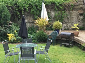 Outdoor dining - Cottage Sleeps 4 with Wifi (Llanfairpwllgwyngyll)
