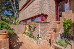 Exterior detail - T-9 TAMARIU 4 PaX (Palafrugell)
