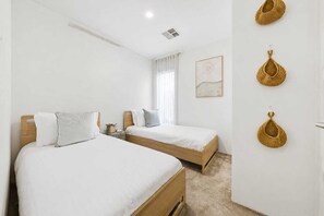 3 bedrooms, iron/ironing board, free WiFi, bed sheets - The Duchess of Duke | Spa, Sauna & Beach Walk (Scarborough)