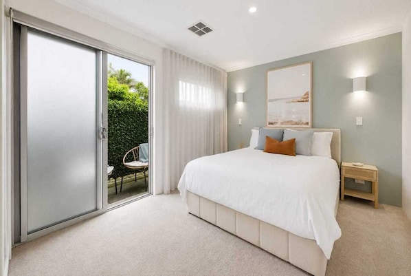 3 bedrooms, iron/ironing board, free WiFi, bed sheets - The Duchess of Duke | Spa, Sauna & Beach Walk (Scarborough)