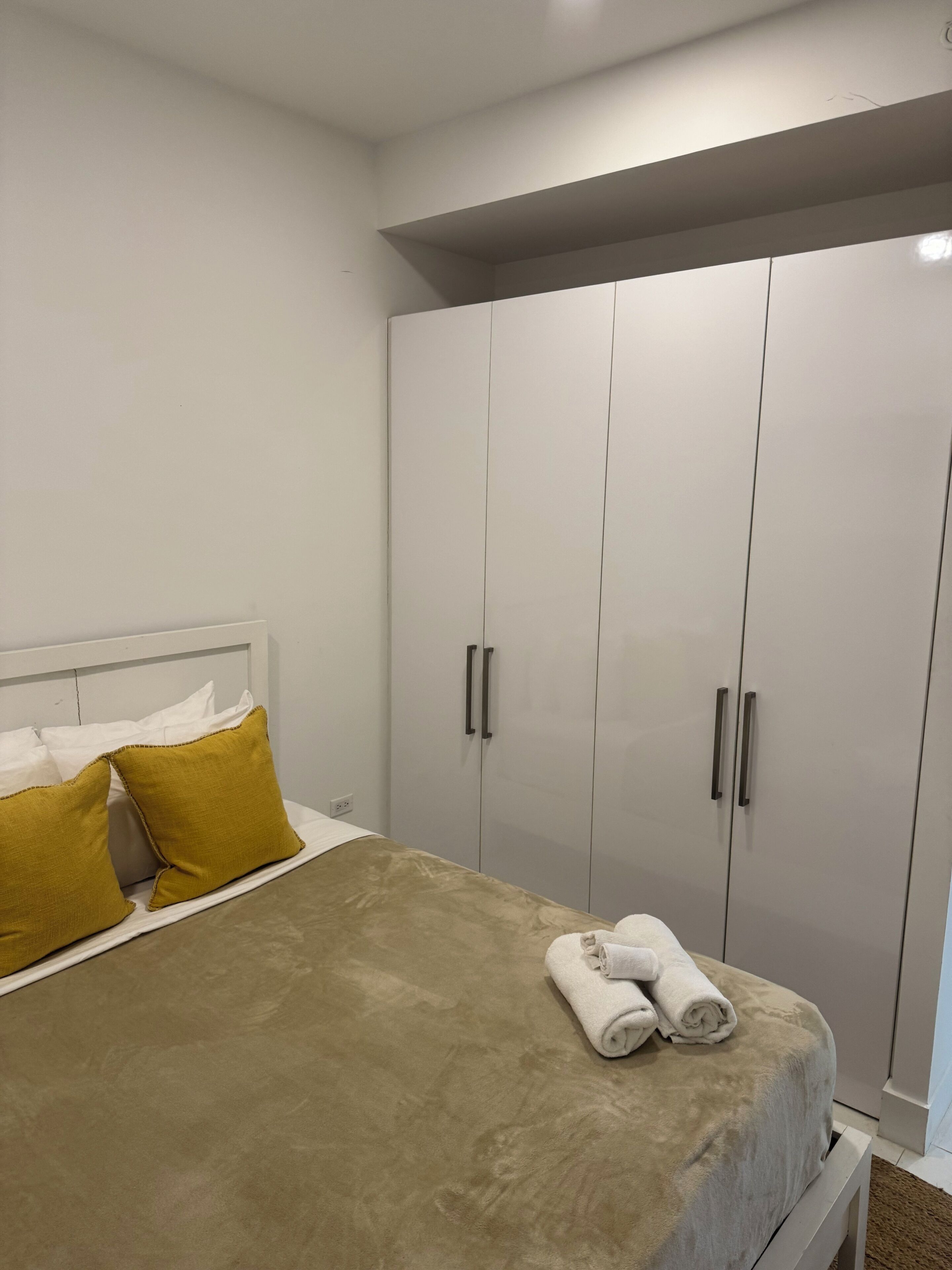 2 quartos, ferros/tábuas de passar roupa, Wi-Fi, roupa de cama
