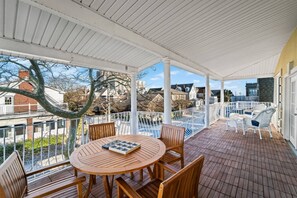 Outdoor dining - Modern 8BR Ventnor Compound | Patio | BBQ | Games (Ventnor City)