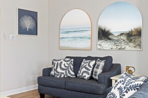 TV - Modern 8BR Ventnor Compound | Patio | BBQ | Games (Ventnor City)