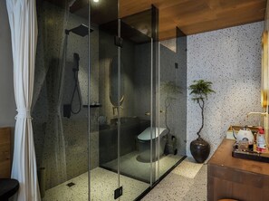 Family Double or Twin Room | Bathroom | Shower, free toiletries, hair dryer, slippers - Wuzhen Eryou Homestay (Jiaxing)