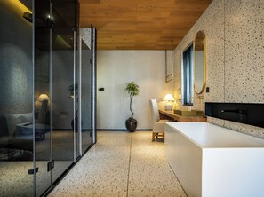 Superior Double Room | Bathroom | Shower, free toiletries, hair dryer, slippers - Wuzhen Eryou Homestay (Jiaxing)