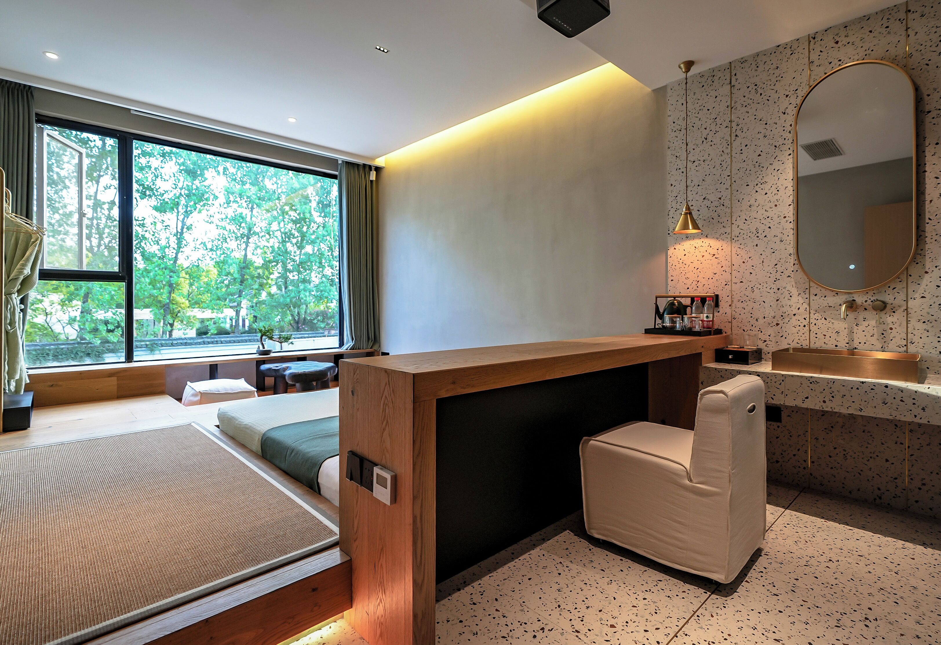 Bureau, espace de travail pour ordinateur portable