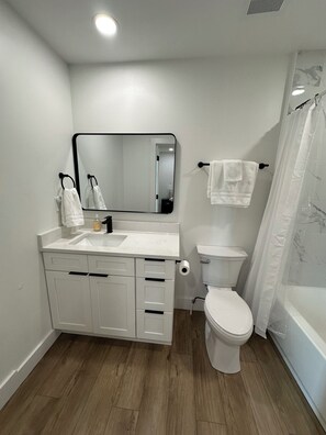 Hair dryer, towels, soap, toilet paper - 3 Miles to Beach-Pet Friendly-2 King beds/2.5baths-Great View on Golf Course (Pensacola)