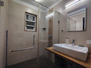 Bidet, toallas, jabón