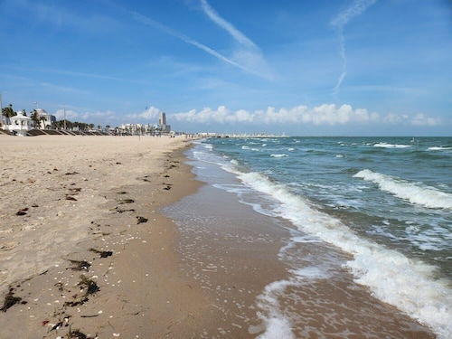 Beach Haven 3BR · 2 Suites · Walk to McGee Beach
