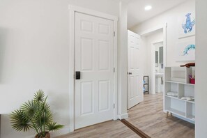 Interior - Coastal Crab 2BR | Walk to McGee Beach & Marina (Corpus Christi)