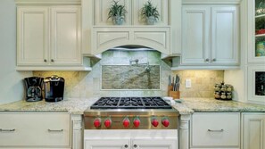 Interior - 5 32nd Avenue by Avantstay Gourmet Kitchen Pool Balconies (Isle of Palms)