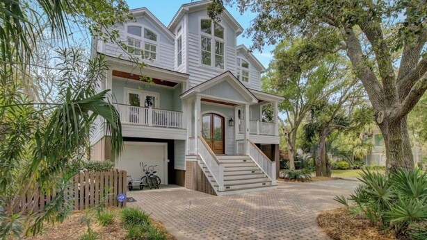 Unclassified image, 1 of 41, button - 5 32nd Avenue by Avantstay Gourmet Kitchen Pool Balconies (Isle of Palms)