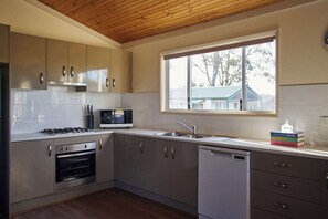 Merro House | Private kitchen - The Mook (Mollymook)
