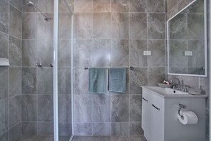 Bathroom - The Mook (Mollymook)