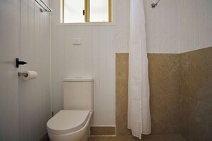 Bathroom - The Mook (Mollymook)