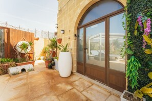 House, Smoking - Tal Jordan Complex - The Butterfly (Gharb)