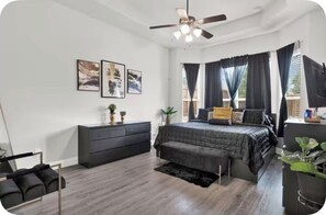 Room - Luxurious Modern Stay-Excellent McKinney location (McKinney)