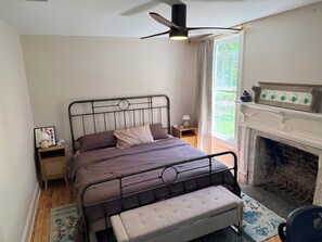 4 Schlafzimmer, Schreibtisch, Bügeleisen/Bügelbrett, Reisekinderbett