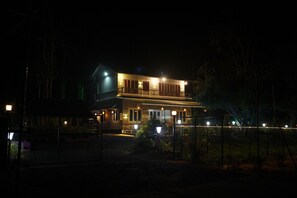 Front of property - Zeebull Wild Villa (Sulthan Bathery)