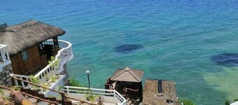 Cliff Cabanas by Hiverooms