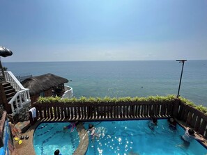 Outdoor pool - Cliff Cabanas by Hiverooms (Catmon)