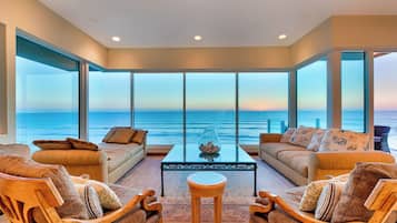 Casa (Multiple Bedrooms) | Parte interna