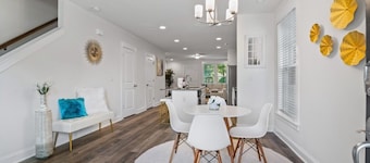 Morden 3BR townhome near uptown CLT+Private Backyard