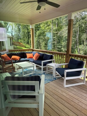 Property grounds - Spacious 4-bedroom house in tranquil Auburn close to campus and stadium (Auburn)