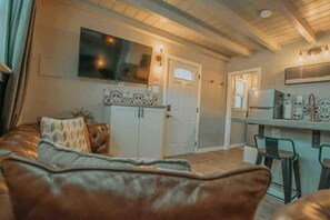 Living area - ABQ Hub Studio - Old Town Gem! (Albuquerque)