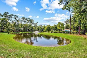 Property grounds - Golf course view condo with private balcony, W/D, pool & close to beach (North Myrtle Beach)